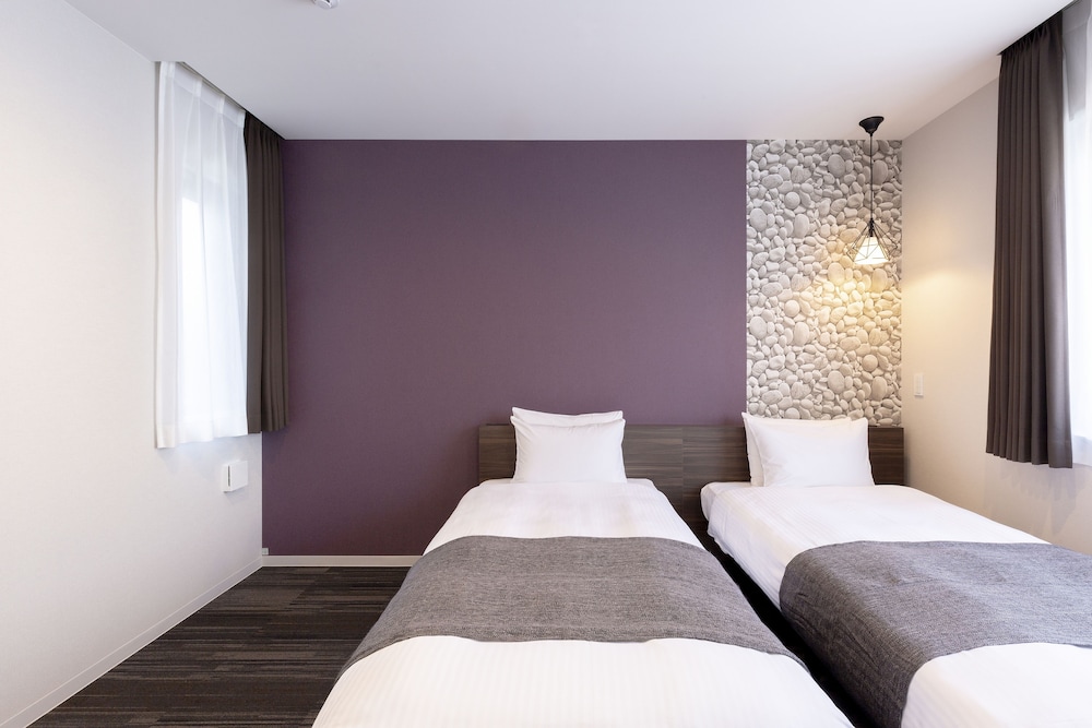 スーペリア ツインルーム エキストラベッド付き 客室7 | エムズホテル 五条 NAGINATAGIRI