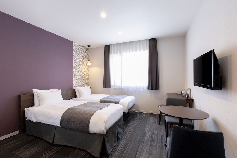 スーペリア ツインルーム エキストラベッド付き 客室5 | エムズホテル 五条 NAGINATAGIRI