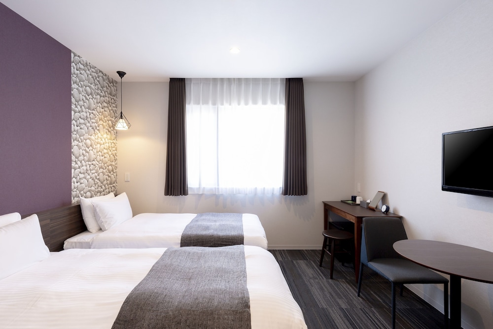 スーペリア ツインルーム エキストラベッド付き 客室3 | エムズホテル 五条 NAGINATAGIRI