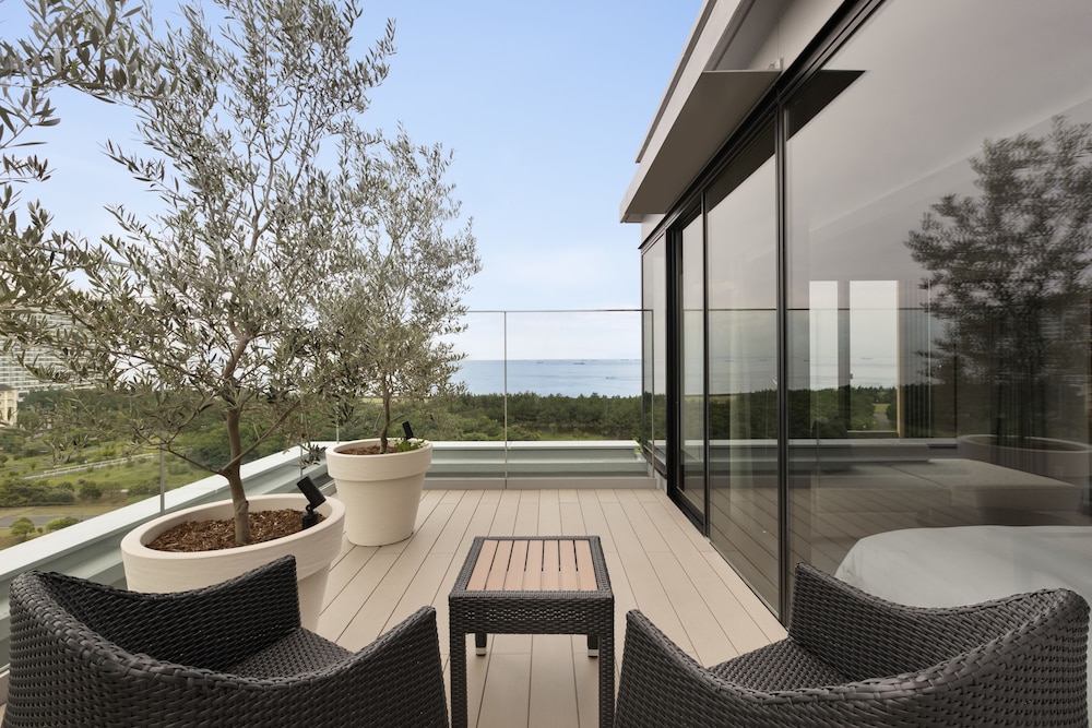 デラックス ルーム キングベッド 1 台 テラス テラス / パティオ1 | ハイアットリージェンシー東京ベイ