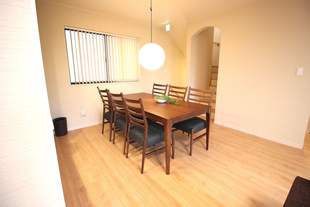 HV-1 客室内のダイニングエリア0 | HOPE VILLA 恩納村