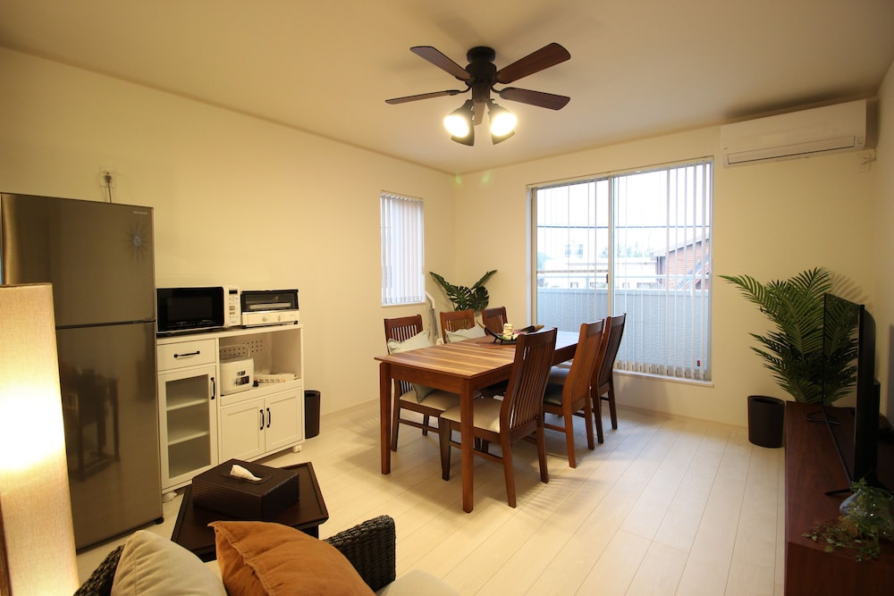 HV-7 客室内のダイニングエリア0 | HOPE VILLA 恩納村