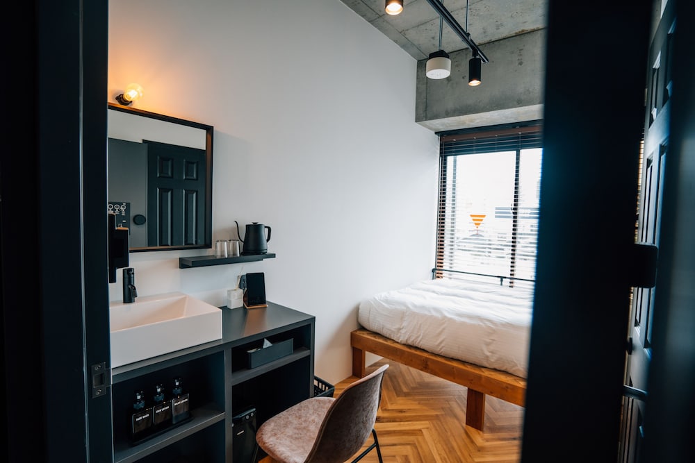 スタンダードルームリバービュー ダブルベッド1台 禁煙 客室2 | ゾンクホテル中洲であい橋