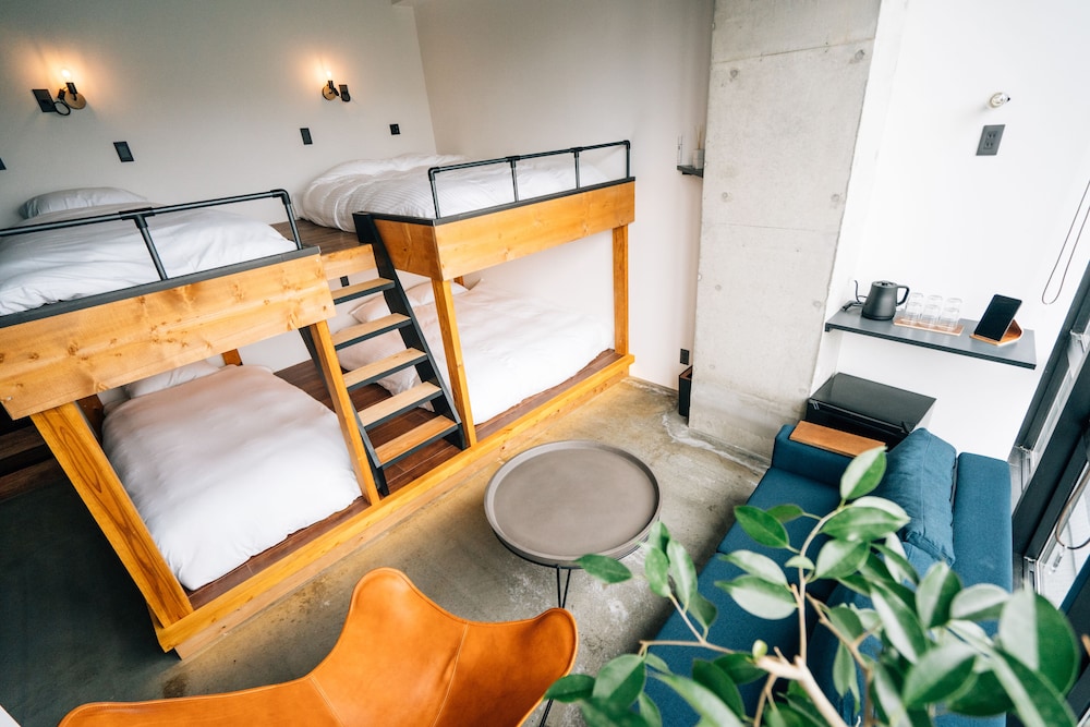 デラックスルームリバービュー ダブルベット2台 & シングルベット2台 禁煙 客室4 | ゾンクホテル中洲であい橋