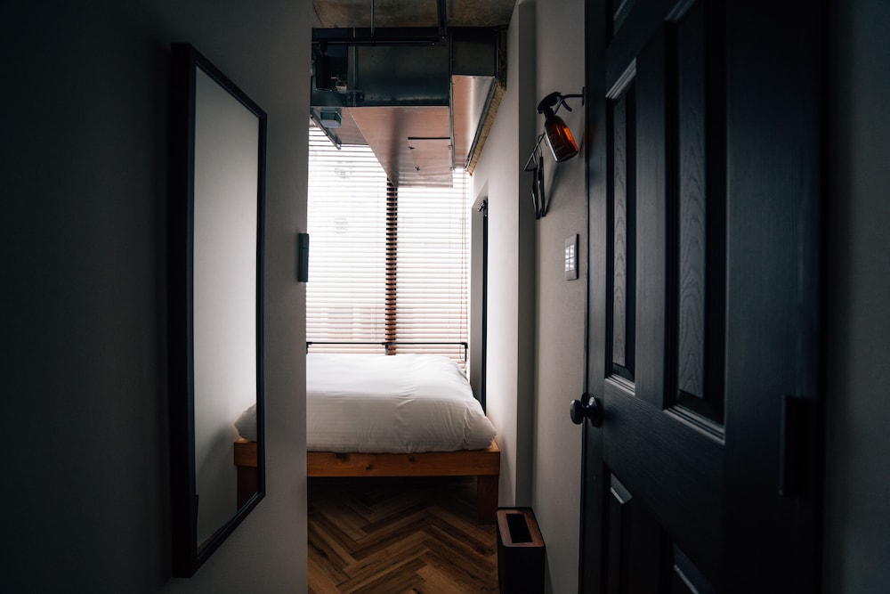 スタンダードルーム ダブルベッド1台 禁煙 客室2 | ゾンクホテル中洲であい橋