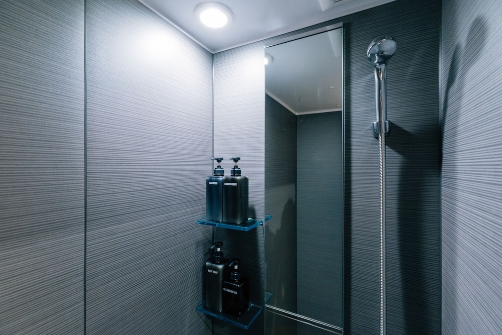 デラックスルーム ダブルベット2台 & シングルベット2台 禁煙 バスルーム0 | ゾンクホテル中洲であい橋