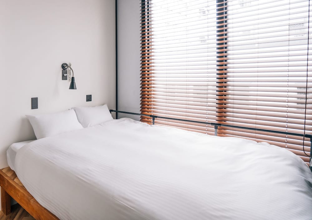 スタンダードルーム ダブルベッド1台 禁煙 客室3 | ゾンクホテル中洲であい橋