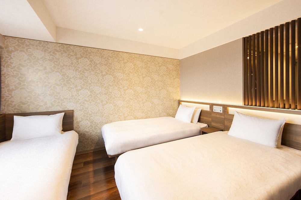 ハイフロアスーペリアツイン with Sofa Bed 客室2 | からくさホテルグランデ新大阪タワー