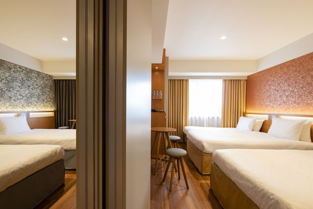 スタンダードコネクト 6名様用 客室2 | からくさホテルグランデ新大阪タワー