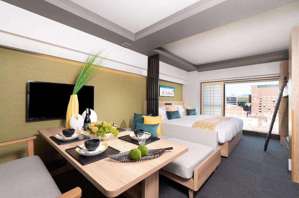 ファミリー アパートメント 禁煙 客室内のダイニングエリア1 | MIMARU京都 STATION