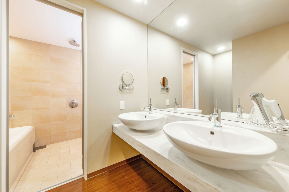 ジュニアスイート（禁煙） 客室2 | スパリゾートハワイアンズ モノリスタワー