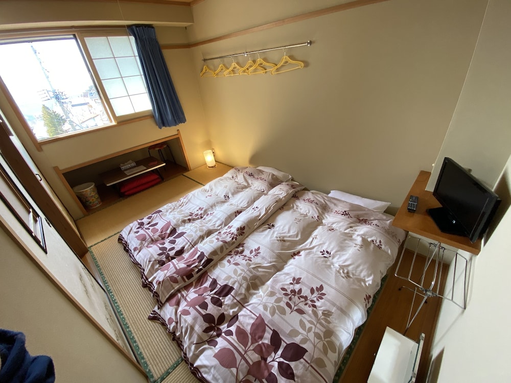 和室 ダブルルーム 専用トイレ 共用バスルーム 客室1 | Nozawa Dream Central