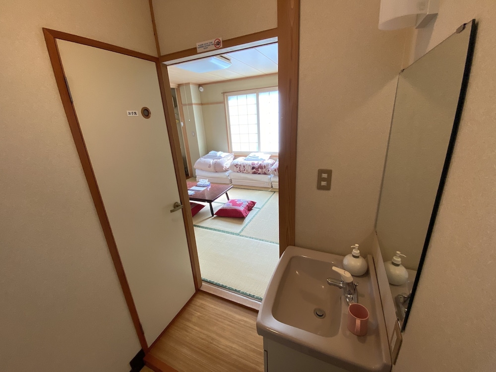 和室 3人部屋 専用トイレ 共用バスルーム 客室7 | Nozawa Dream Central