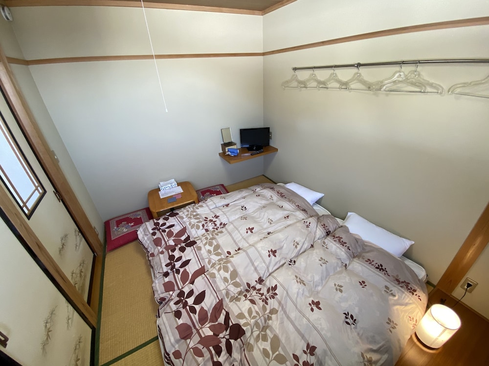 和室 ツインルーム 共用トイレ 共用バスルーム 客室2 | Nozawa Dream Central