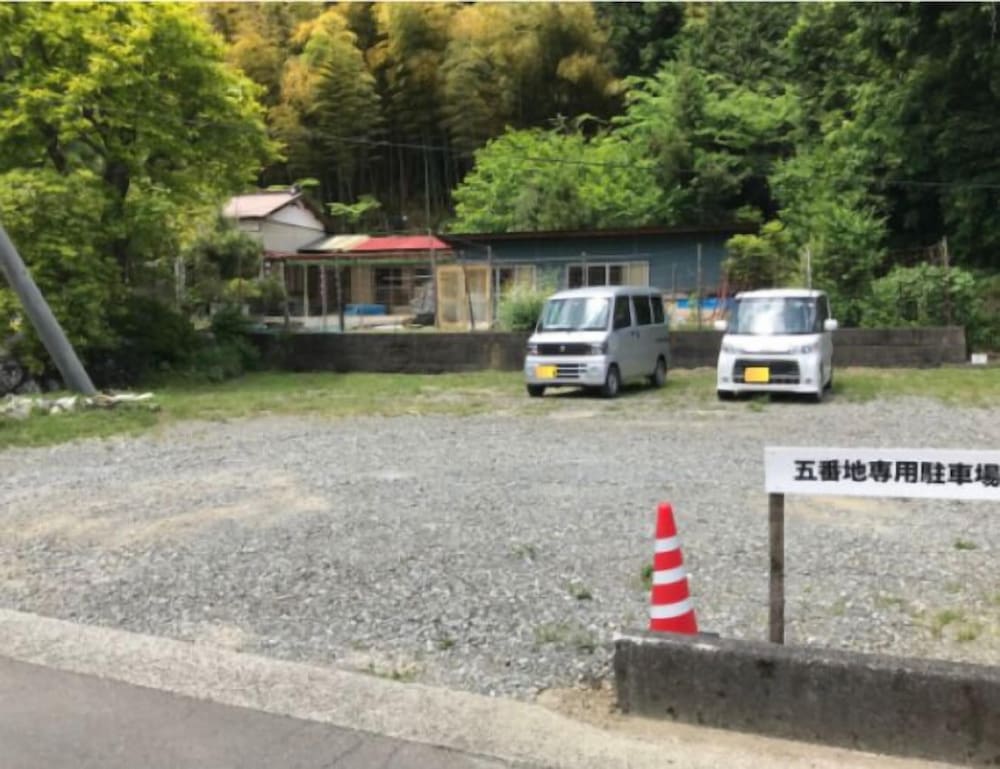 駐車場1 | 宿泊型コワーキングスペース 五番地