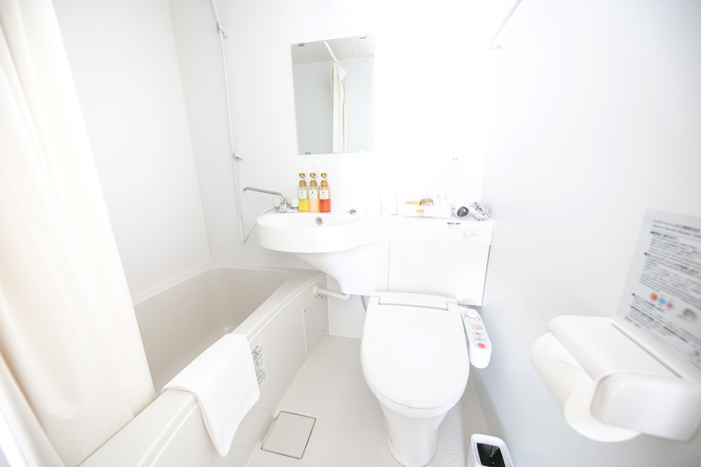 和室 2人部屋 エキストラ布団付き バスルーム0 | 道頓堀心斎橋ホテル