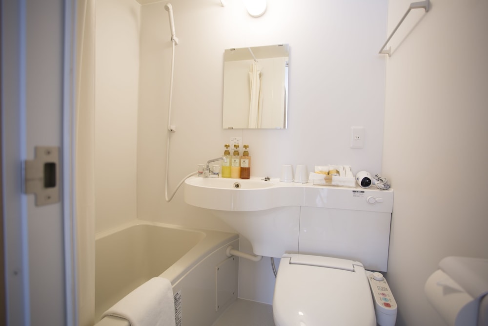 和室 2人部屋 エキストラ布団付き バスルーム4 | 道頓堀心斎橋ホテル