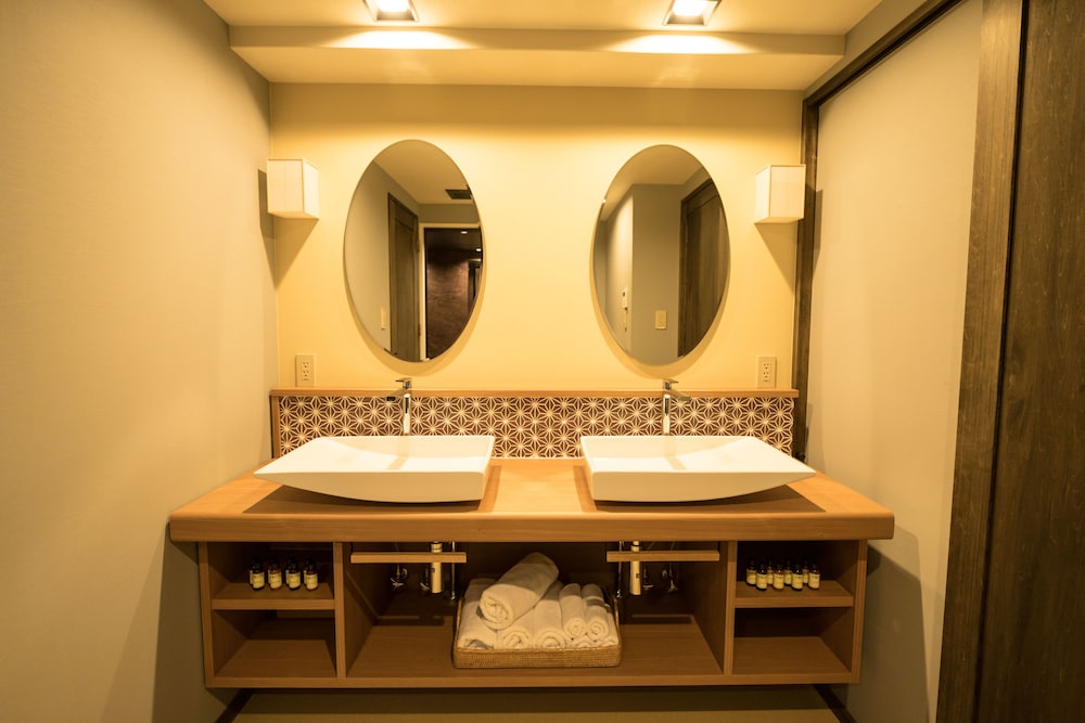 デラックス　4人部屋　祇園 バスルーム1 | ホテル四季彩 京都