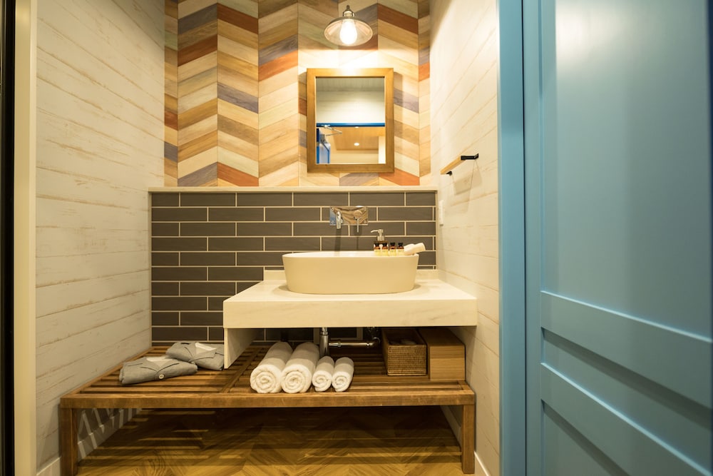 デラックス　ダブルルーム　ハワイアンチル バスルーム0 | ホテル四季彩 京都