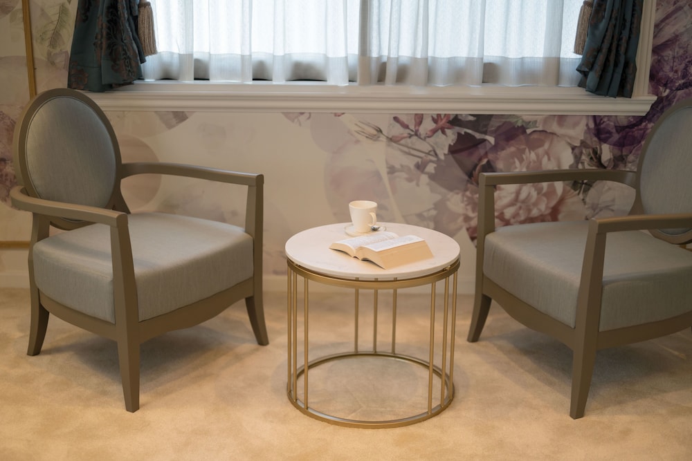 スーペリア　キングルーム　ニュアンス 客室内のダイニングエリア0 | ホテル四季彩 京都