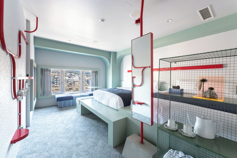 Digital drift through a Green Garden by Asako Fujikura 客室3 | BnA Alter Museum