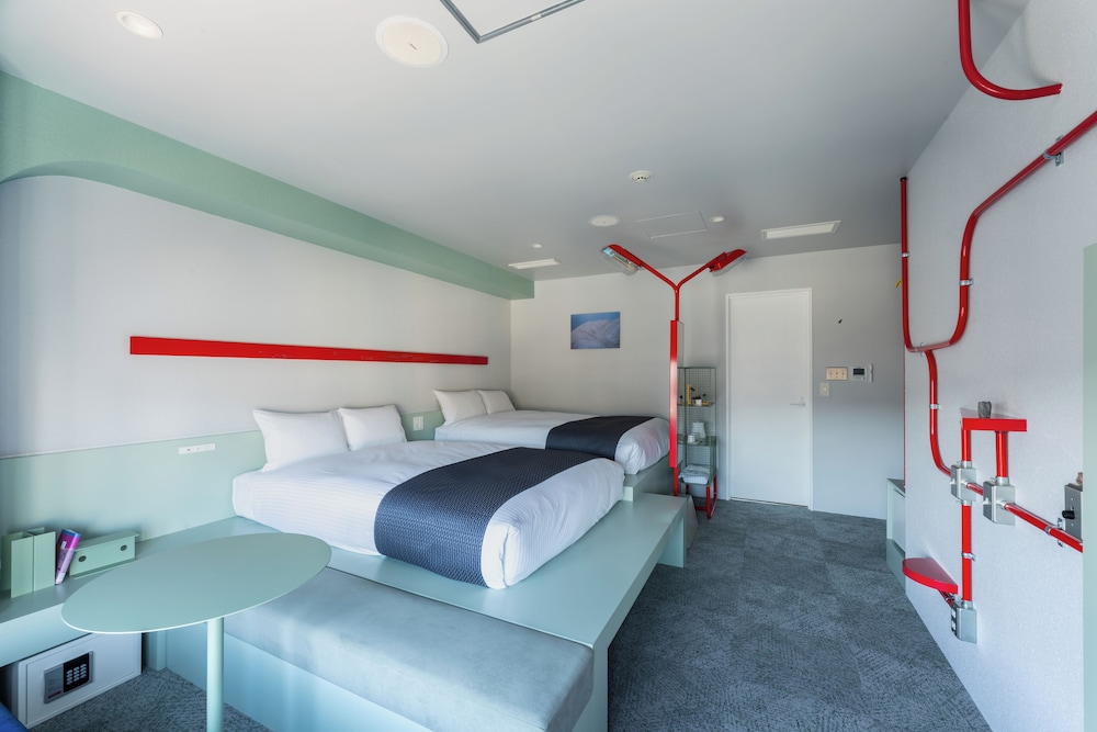 Digital drift through a Green Garden by Asako Fujikura 客室2 | BnA Alter Museum