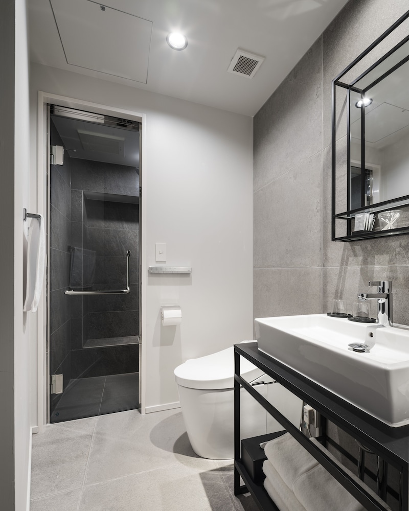 An immersive, experimental gallery for future collectors バスルーム0 | BnA Alter Museum