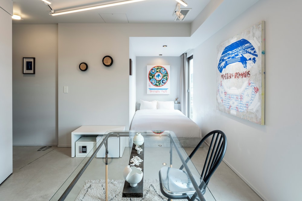 An immersive, experimental gallery for future collectors | BnA Alter Museum