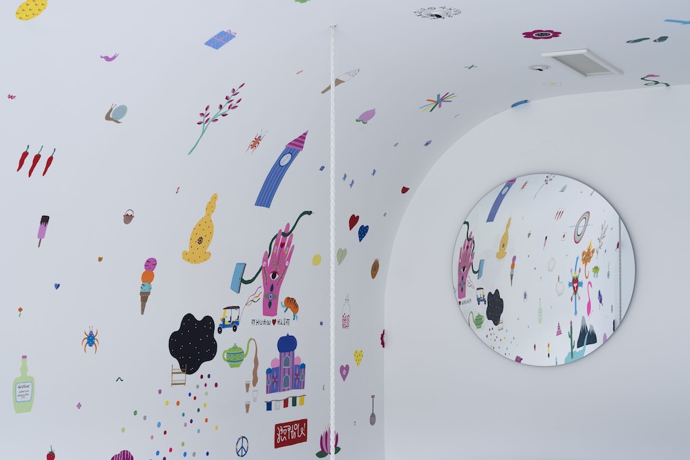 Tunnel of dreams “Dream of a trip, journey of a dream” by Lulu Kouno 客室1 | BnA Alter Museum