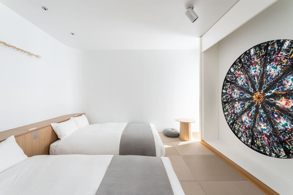 Hypnotic Kinetic Vortex Room “MY ROOM” by Akiyoshi Mishima 客室3 | BnA Alter Museum