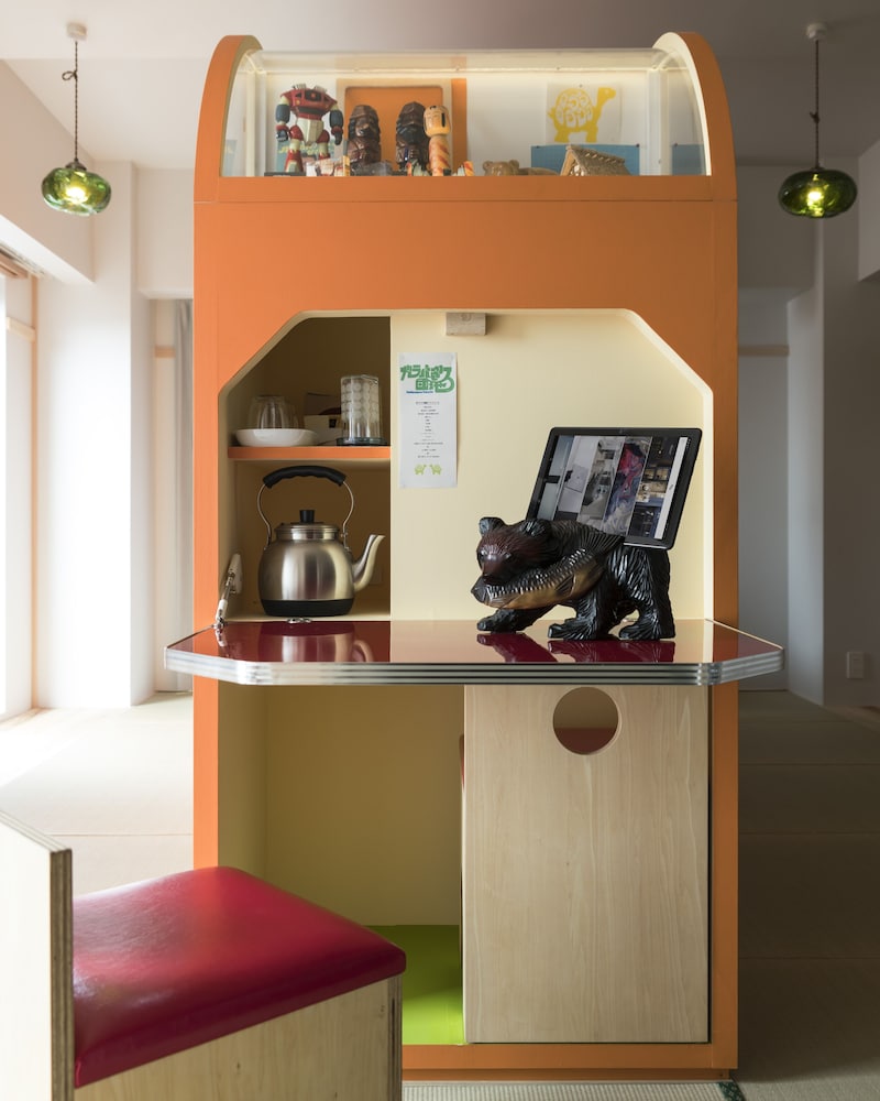 Quirky Retro Future Room “Galápagos Danchi” by Mizuguchi Guchi 客室2 | BnA Alter Museum