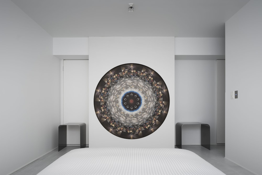 Hypnotic Kinetic Vortex Room “MY ROOM” by Akiyoshi Mishima 客室2 | BnA Alter Museum