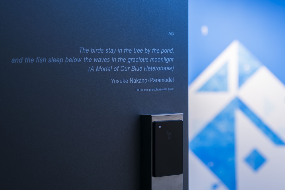 Room of Poetic Moonlight "A Model of Our Blue Heterotopia" by Yusuke Nakano / Paramodel 客室2 | BnA Alter Museum