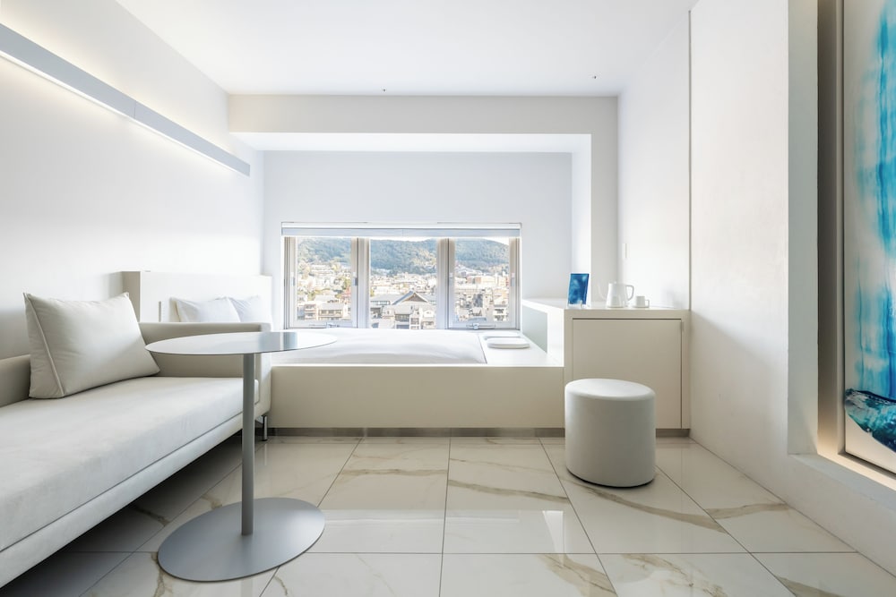 Minimalist Zen Art Room “From one stroke” by Mina Katsuki 客室2 | BnA Alter Museum