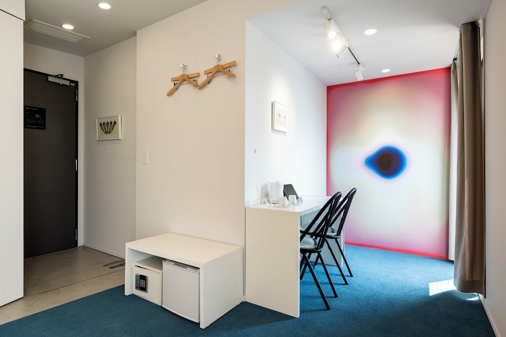 An immersive, experimental gallery for future collectors 客室2 | BnA Alter Museum