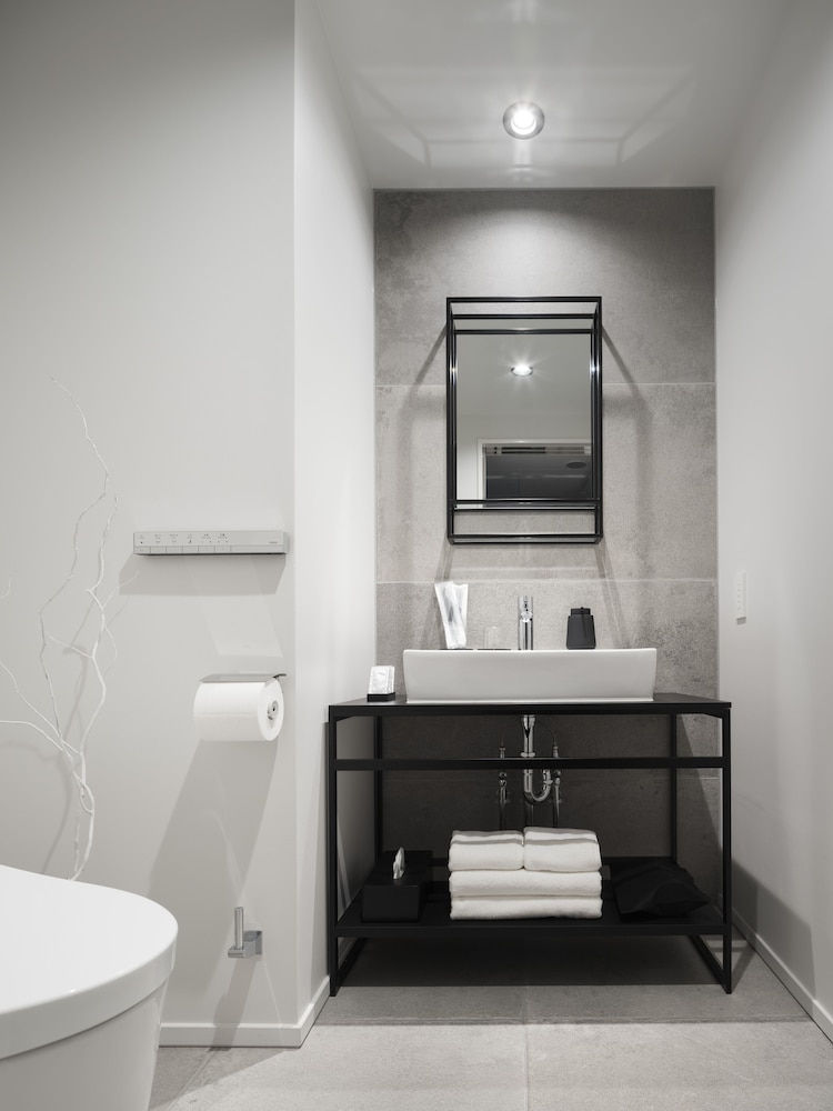 Hypnotic Kinetic Vortex Room “MY ROOM” by Akiyoshi Mishima バスルーム1 | BnA Alter Museum