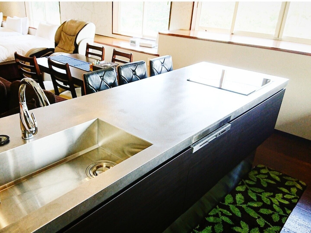 ファミリー 4 人部屋 専用キッチン0 | ワイヤーズ ホテル