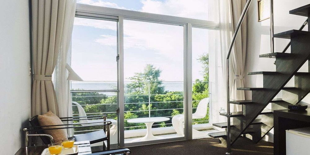 メゾネットルーム ビーチ / オーシャン ビュー0 | クリッパー オキナワ ベース