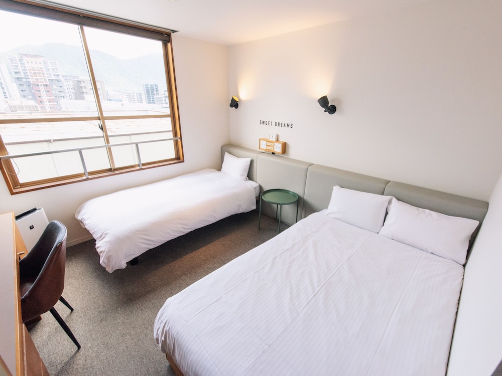 スタジオツインルーム 禁煙 (セミダブルベッド1台およびシングルソファベッド1台） 客室3 | ホテルリリーフ小倉 ANNEX