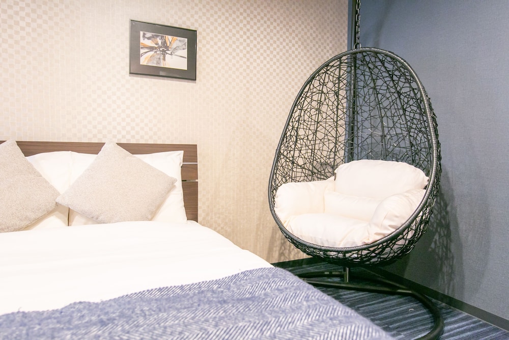 デラックスツイン（バリアフリー対応） 客室1 | PLAYSIS ASAKUSA