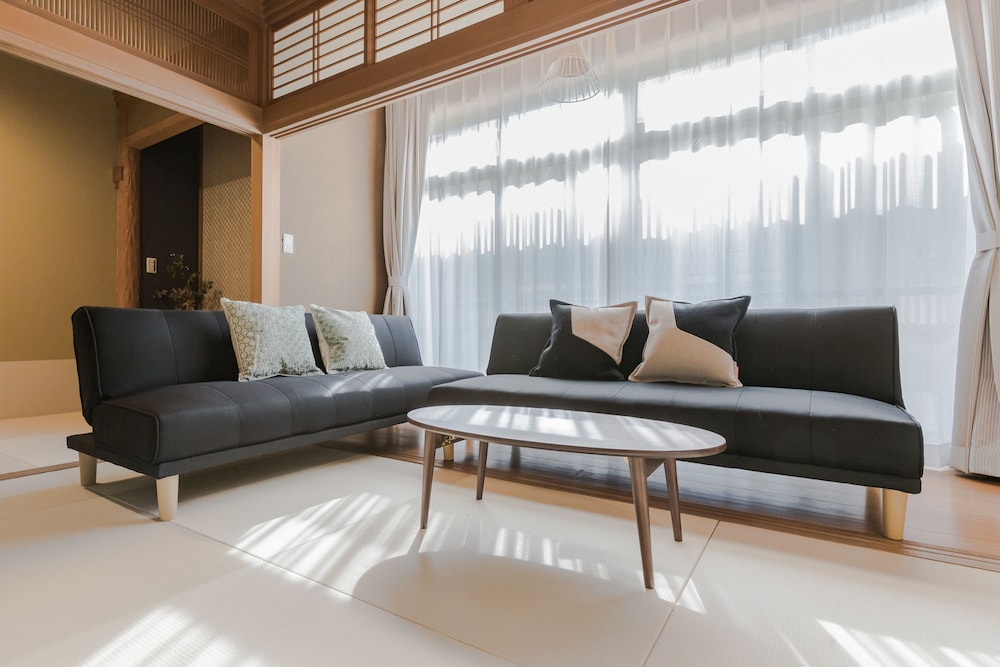 和風プレミアムルーム リビング エリア1 | PLAYSIS ASAKUSA