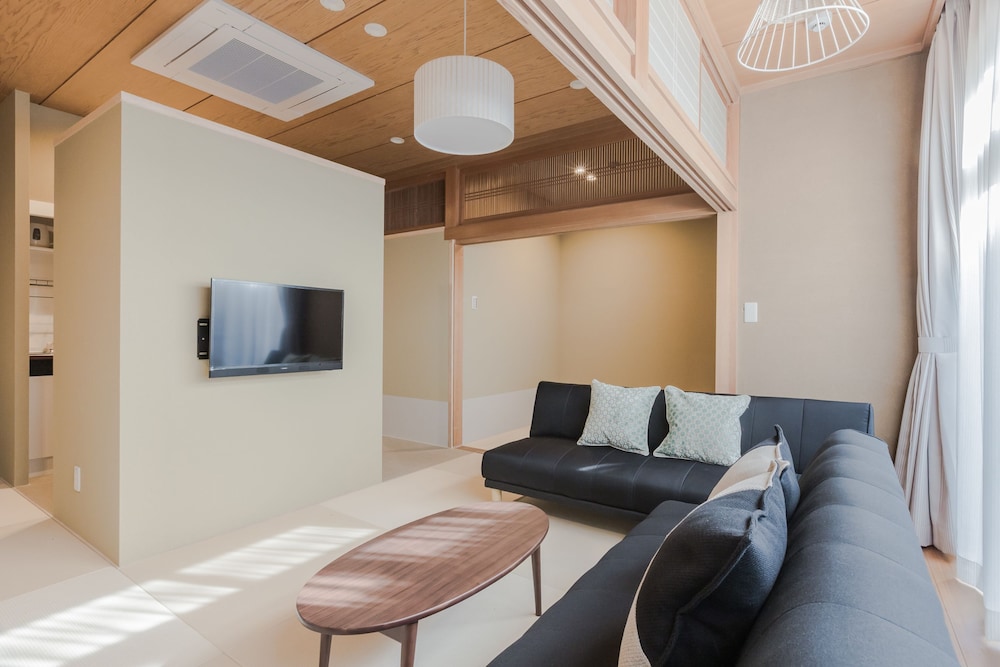 和風プレミアムルーム リビング エリア2 | PLAYSIS ASAKUSA