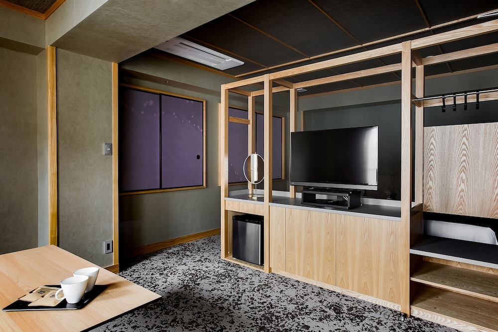 エクスクルーシブ スイート ベッド (複数台) 禁煙 専用バスルーム | eph TAKAYAMA（エフ高山）