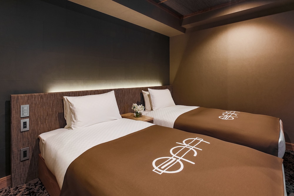 デラックス ツインルーム シングルベッド 2 台 禁煙 専用バスルーム 客室1 | eph TAKAYAMA（エフ高山）