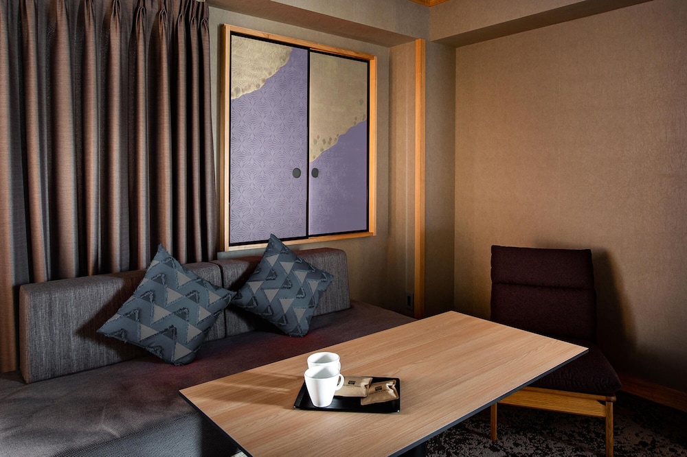 エクスクルーシブ スイート ベッド (複数台) 禁煙 専用バスルーム 客室4 | eph TAKAYAMA（エフ高山）