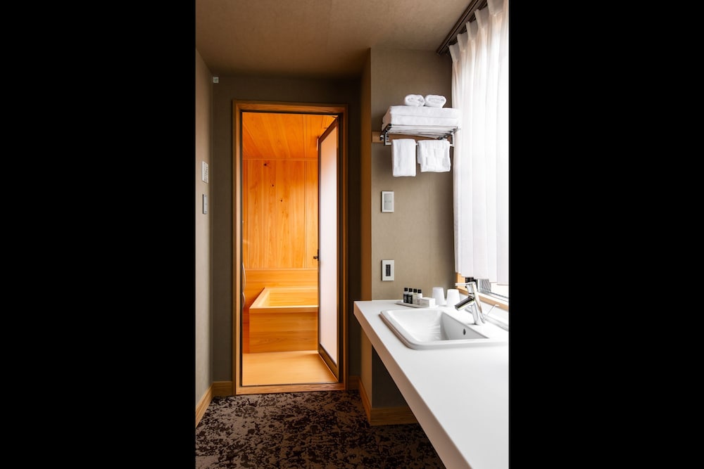 エクスクルーシブ スイート ベッド (複数台) 禁煙 専用バスルーム 客室5 | eph TAKAYAMA（エフ高山）