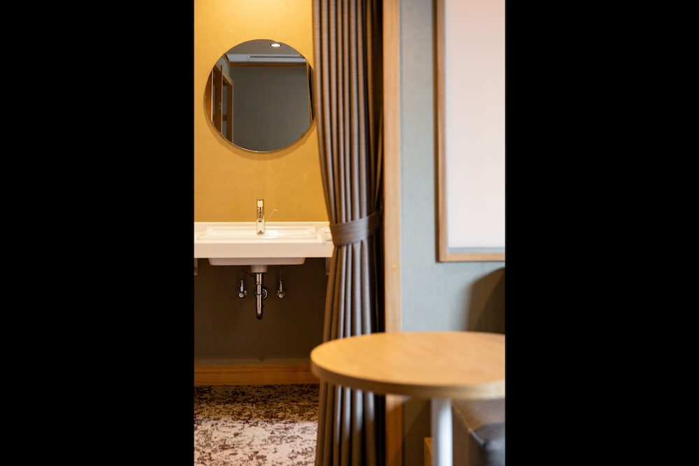 スーペリア ツインルーム 禁煙 専用バスルーム 客室3 | eph TAKAYAMA（エフ高山）