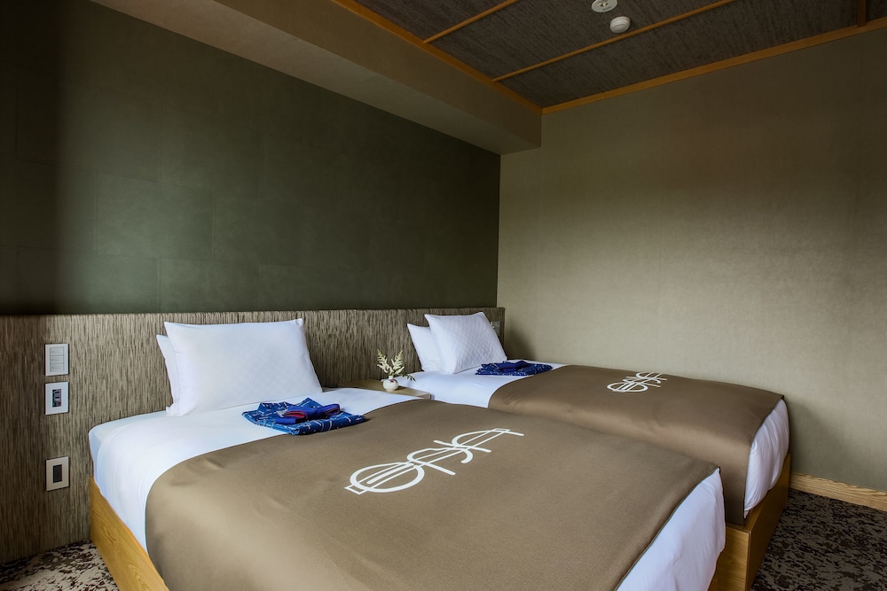 エクスクルーシブ スイート ベッド (複数台) 禁煙 専用バスルーム 客室2 | eph TAKAYAMA（エフ高山）