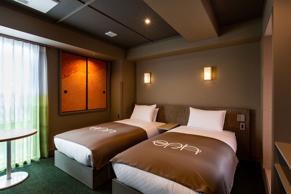 クラシック ツインルーム シングルベッド 2 台 禁煙 専用バスルーム 客室2 | eph TAKAYAMA（エフ高山）