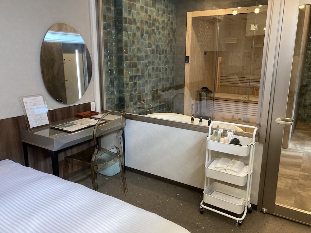 ダブルルーム 客室2 | クリスタルパーク久松